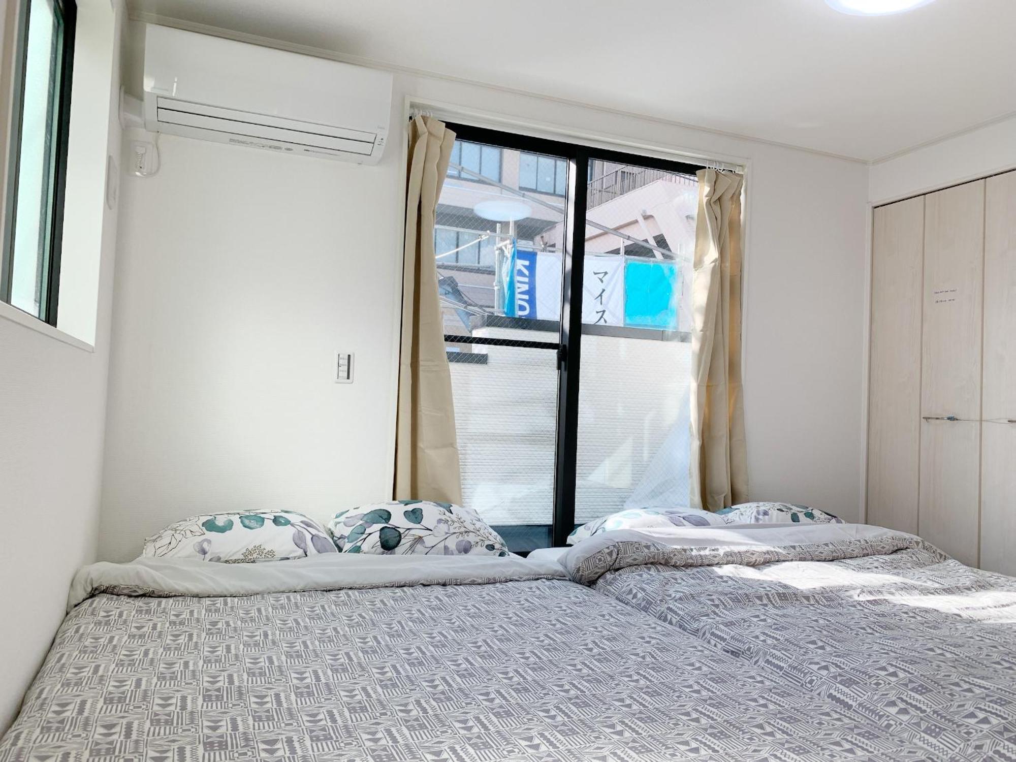 Shinjuku#ookubo#kabukicho#new Built 4beds Room,3 Toilets, 2 Shower Rooms#新宿中心#大久保#歌舞伎#地铁站步行2分#新建一栋3层楼 4个卧室3个卫生间2个浴室1个客厅#高速无限制网络#智能马桶#干湿分离103 Apartamento