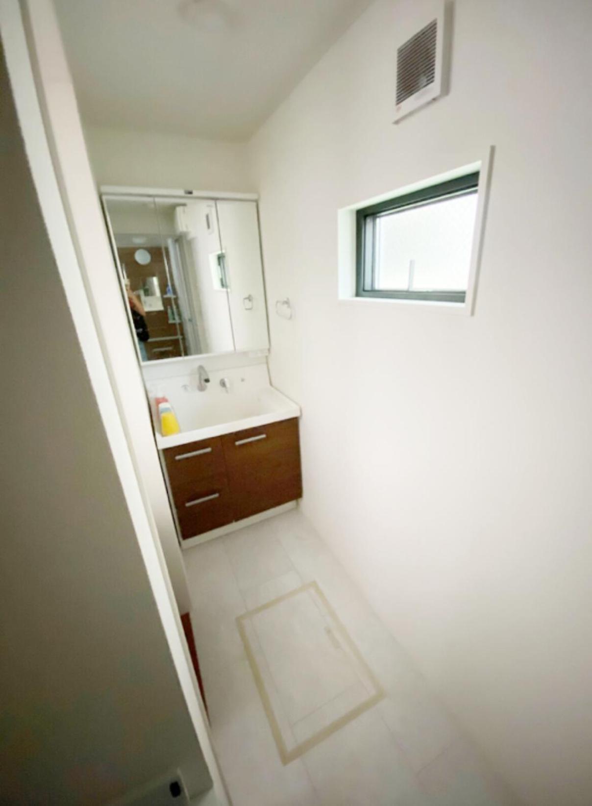 Shinjuku#ookubo#kabukicho#new Built 4beds Room,3 Toilets, 2 Shower Rooms#新宿中心#大久保#歌舞伎#地铁站步行2分#新建一栋3层楼 4个卧室3个卫生间2个浴室1个客厅#高速无限制网络#智能马桶#干湿分离103 Apartamento *